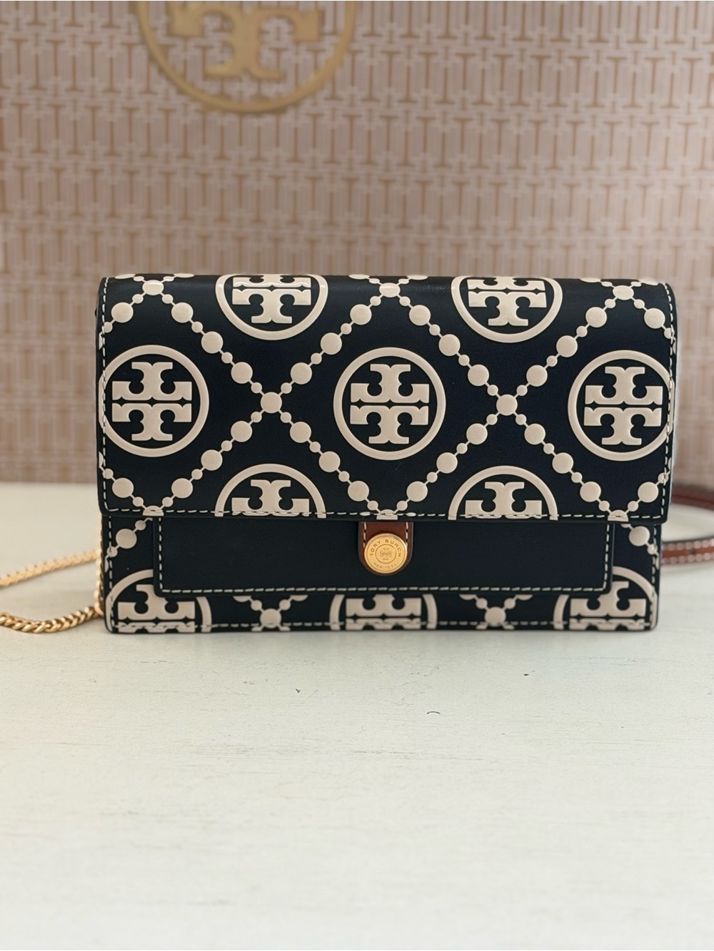 TORY BURCH T Monogram Chain Wallet Crossbody in Black /New Cream NWT